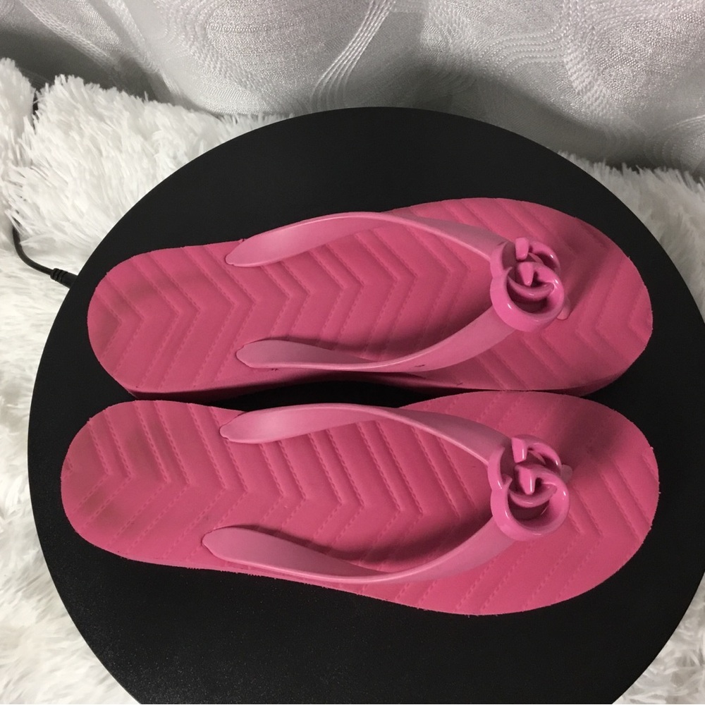 Gucci Hot Pink GG Logo Rubber Flip Flops - Picture 9 of 9